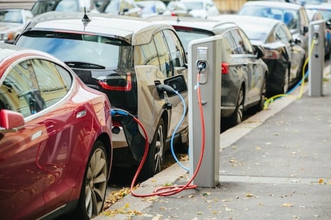 Electric vehicles charging on the street in cities requires local and central government to work together